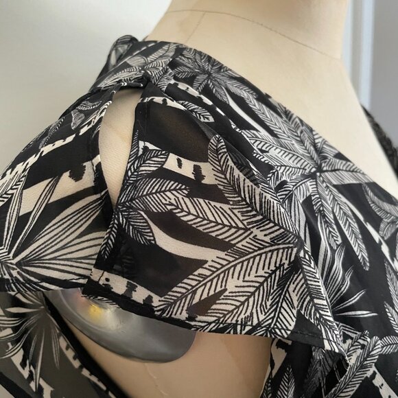 Black & White Palm Print High-Low Dress - Picture 10 of 14